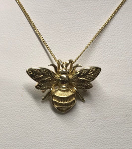 9ct gold bee pendant and chain