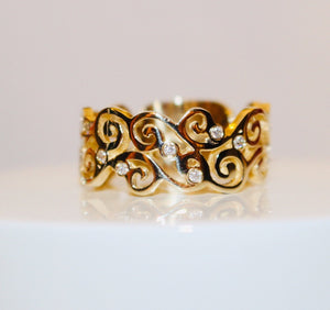 9 Carat Yellow Gold Diamond Spiral